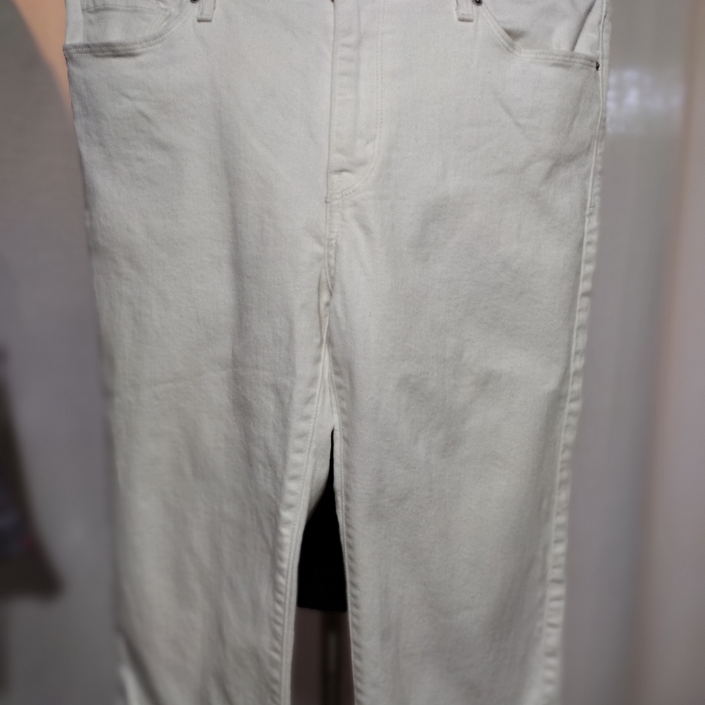 Levi white capris jeans